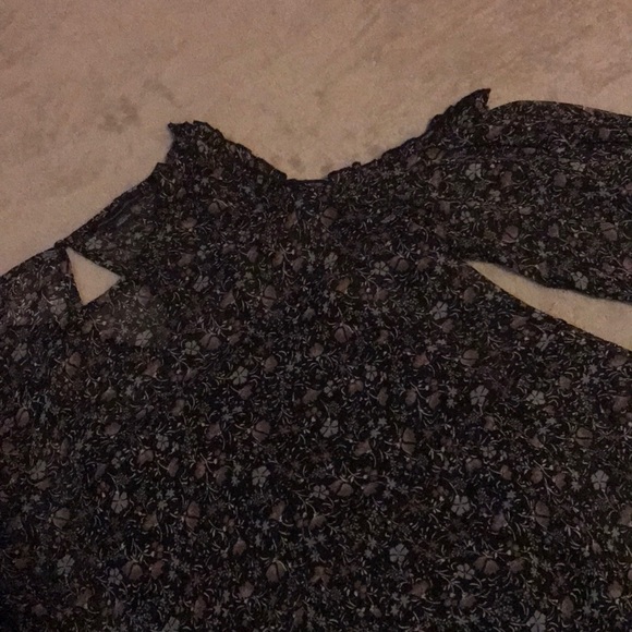 Sheer peplum cold shoulder top - Picture 2 of 6